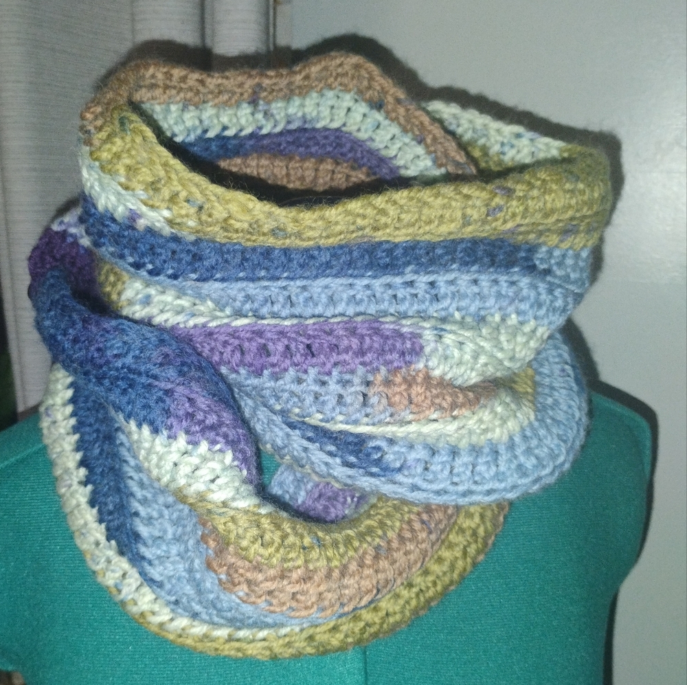 Handcrafted Multiwear 3 Button Scarf - Mediumweight NEW